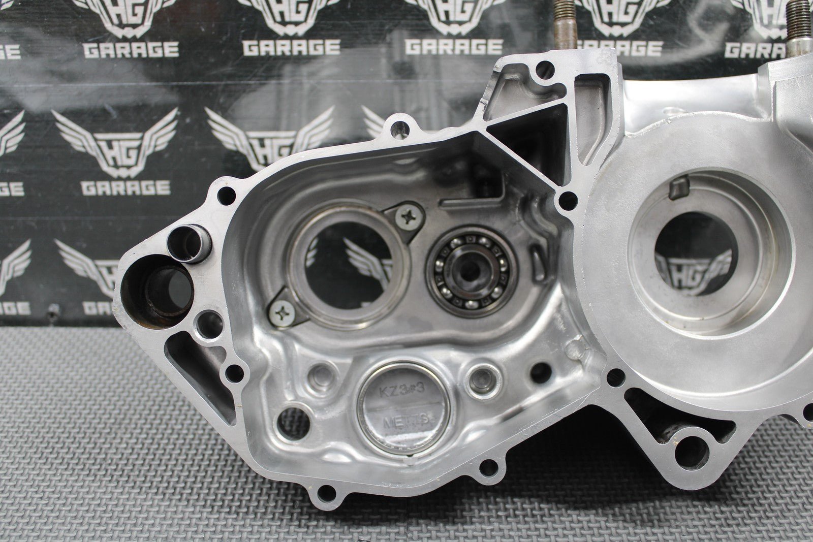 2000 2001 HONDA CR250R OEM LEFT ENGINE CRANKCASE CRANK CASE 11200 - KZ3 - P00 NICE!! - hggarage