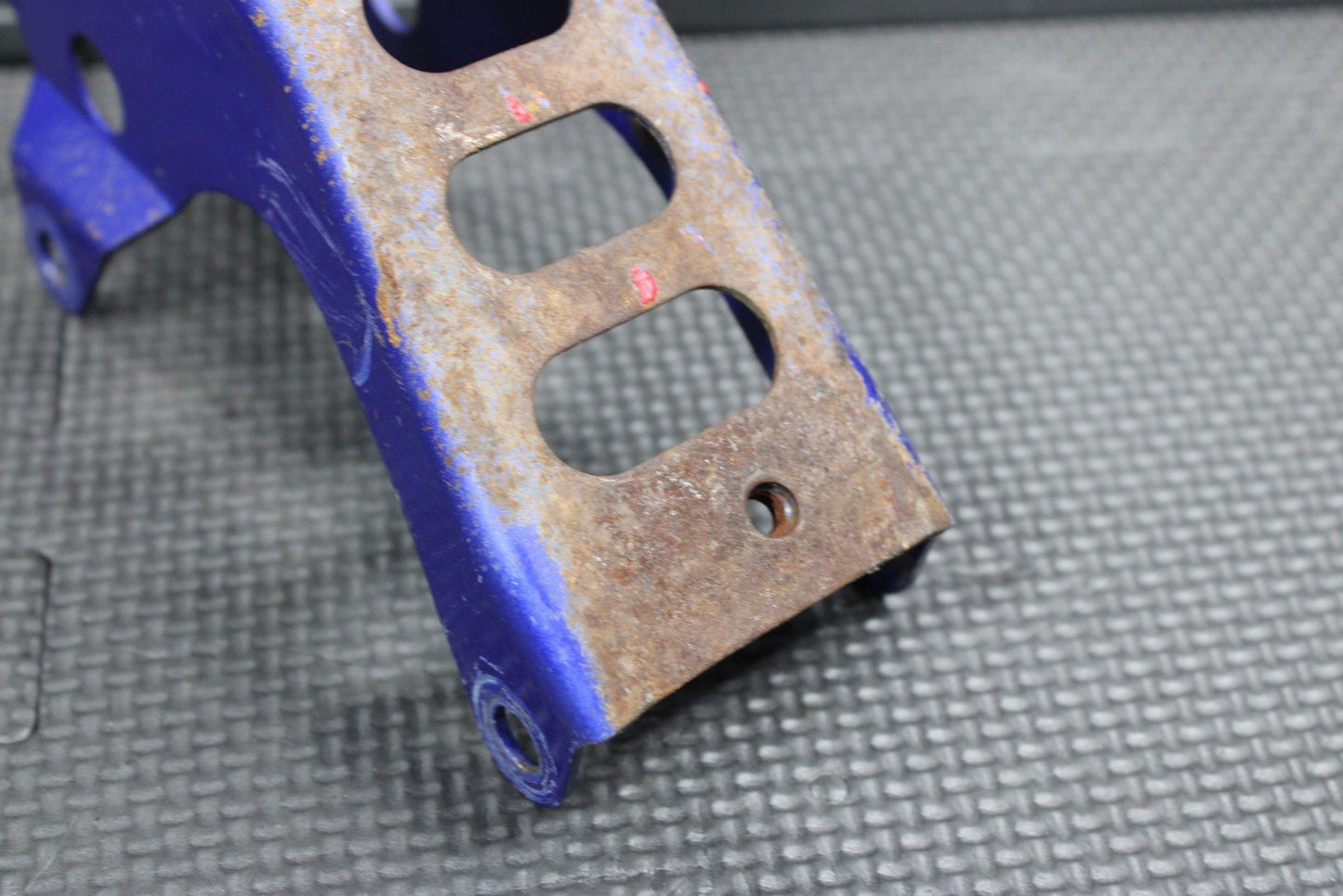 2000 YAMAHA 00 - 04 TTR125L OEM ENGINE MOTOR MOUNT STAY BRACKETS - hggarage