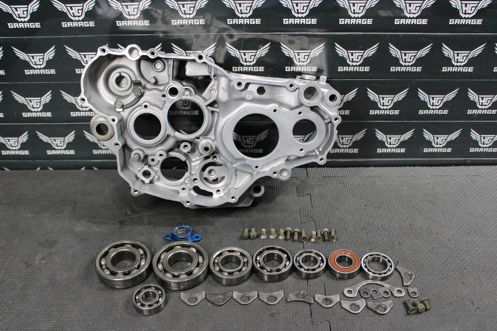 2002 YAMAHA YZ426F OEM RIGHT ENGINE MOTOR CRANKCASE CRANK CASES BLOCK - hggarage