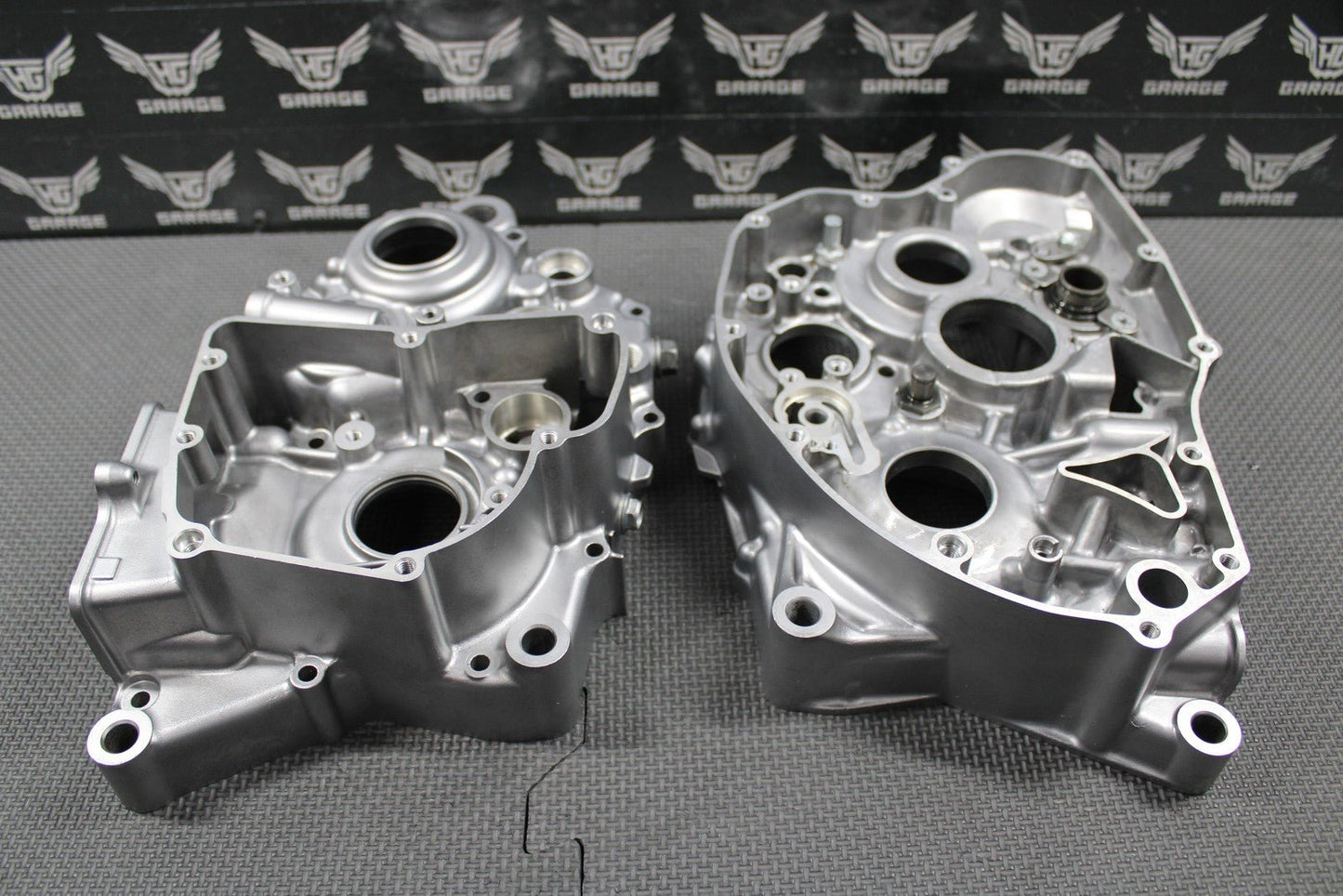 2019 SUZUKI 19 - 25 RMZ250 OEM LEFT RIGHT ENGINE CRANKCASE CRANK CASES BLOCK MINT! - hggarage