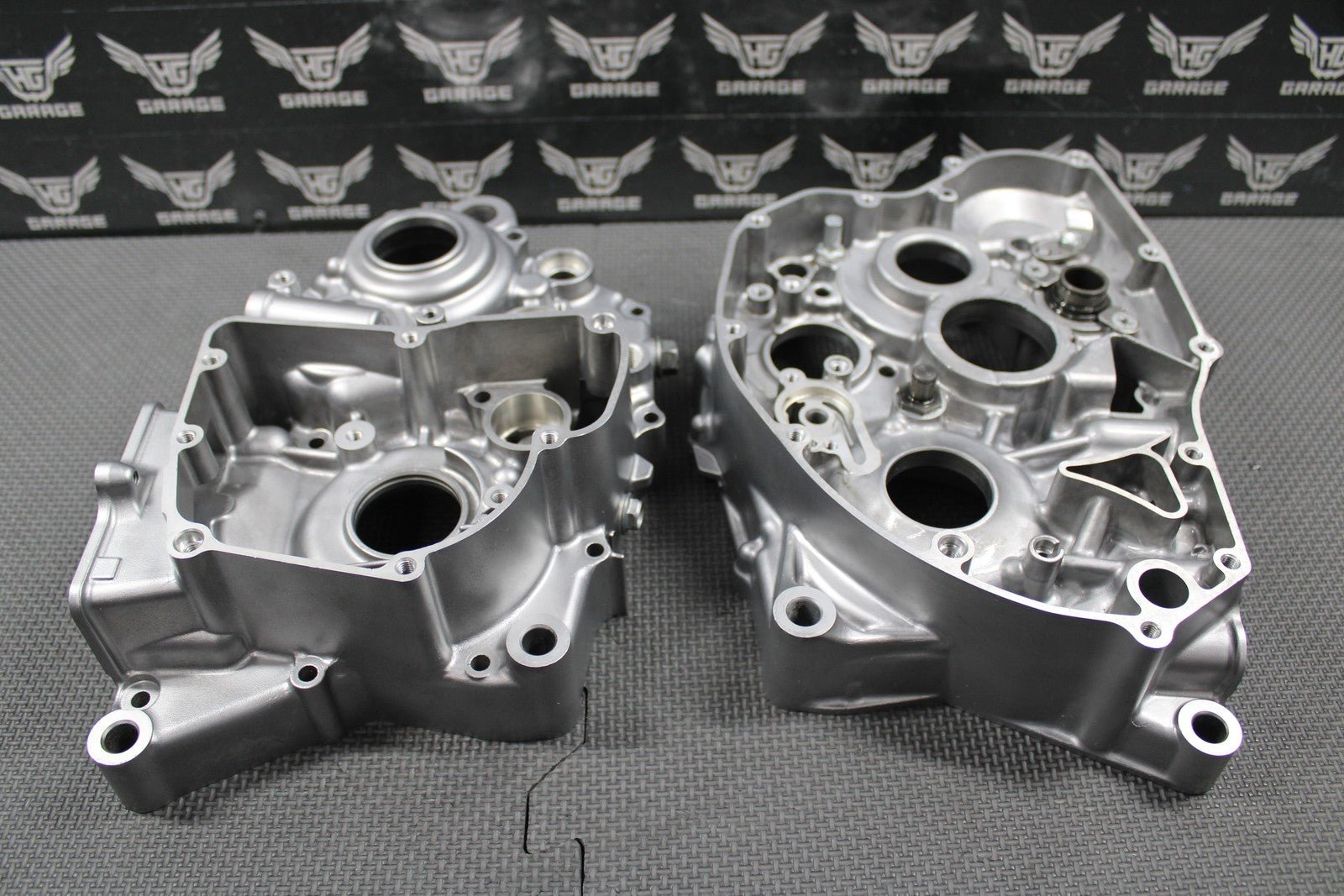 2019 SUZUKI 19 - 25 RMZ250 OEM LEFT RIGHT ENGINE CRANKCASE CRANK CASES BLOCK MINT! - hggarage