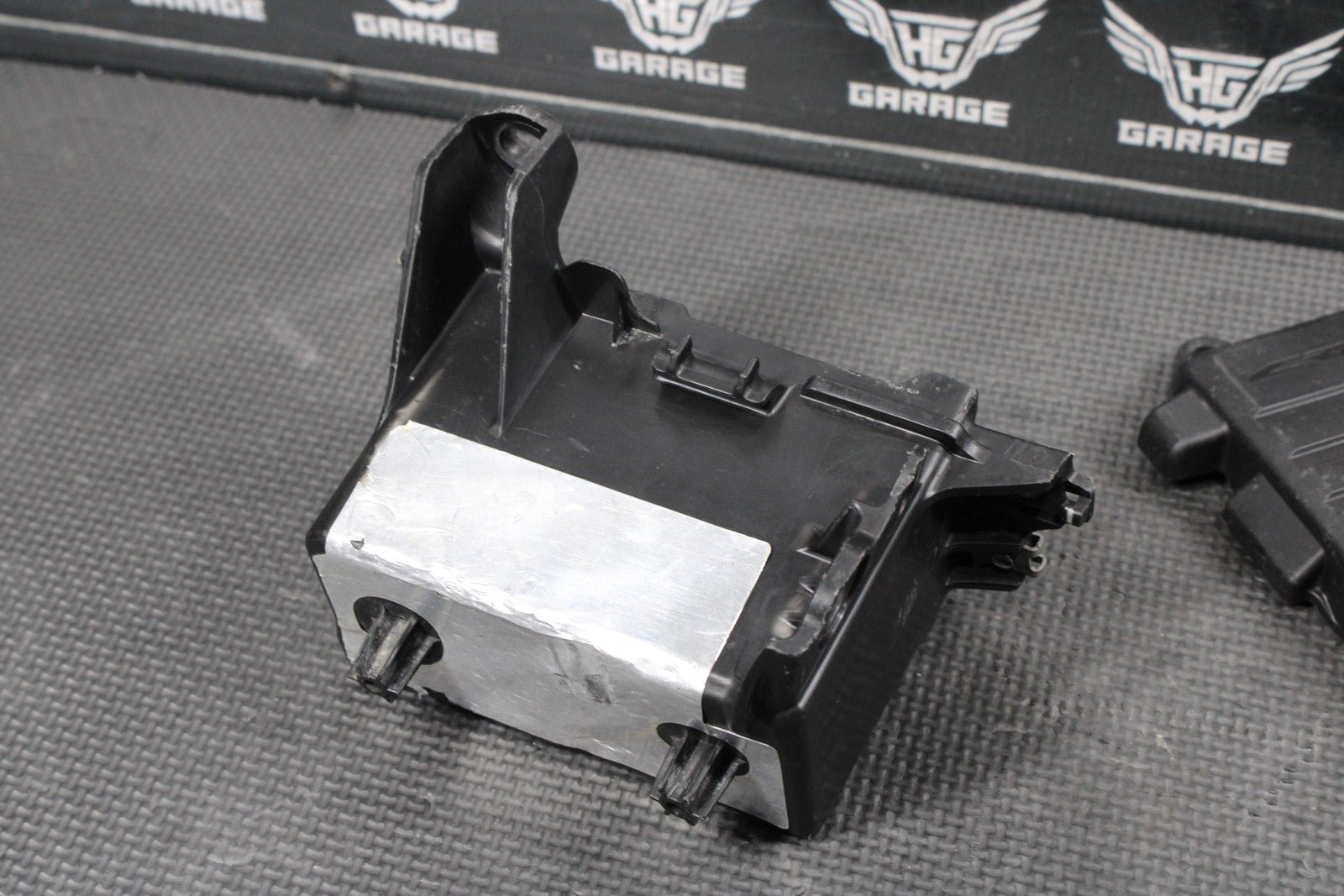 2023 HONDA CRF250R OEM PLASTIC BATTERY TRAY BOX 50325 - K95 - AA0 - hggarage