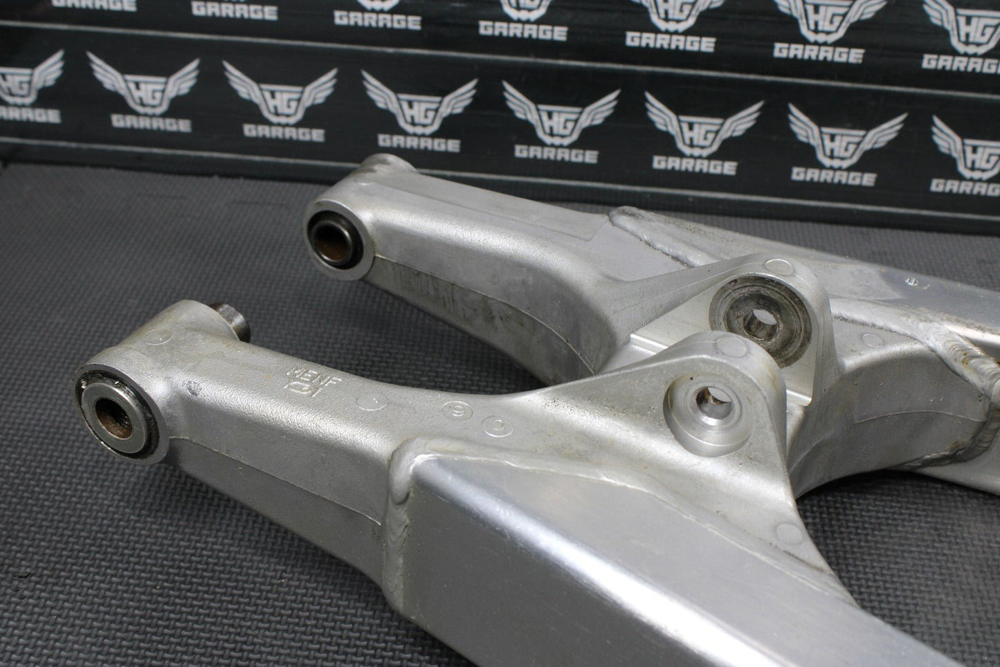 2006 HONDA CRF250R OEM SWINGARM SWING ARM SUSPENSION 52200 - KRN - 840 - hggarage