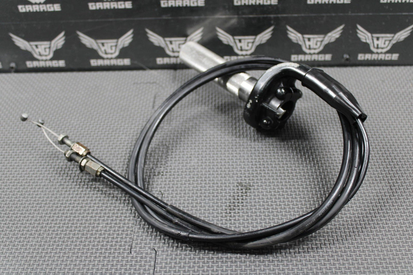 2008 07 - 09 HONDA CRF250R OEM RIGHT THROTTLE HOUSING ALUMINUM TUBE CABLES GOOD - hggarage