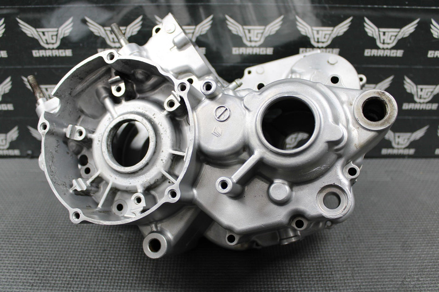 1992 KAWASAKI KX125 OEM LEFT RIGHT ENGINE MOTOR CRANKCASE CRANK CASES 14001 - 5314 - hggarage