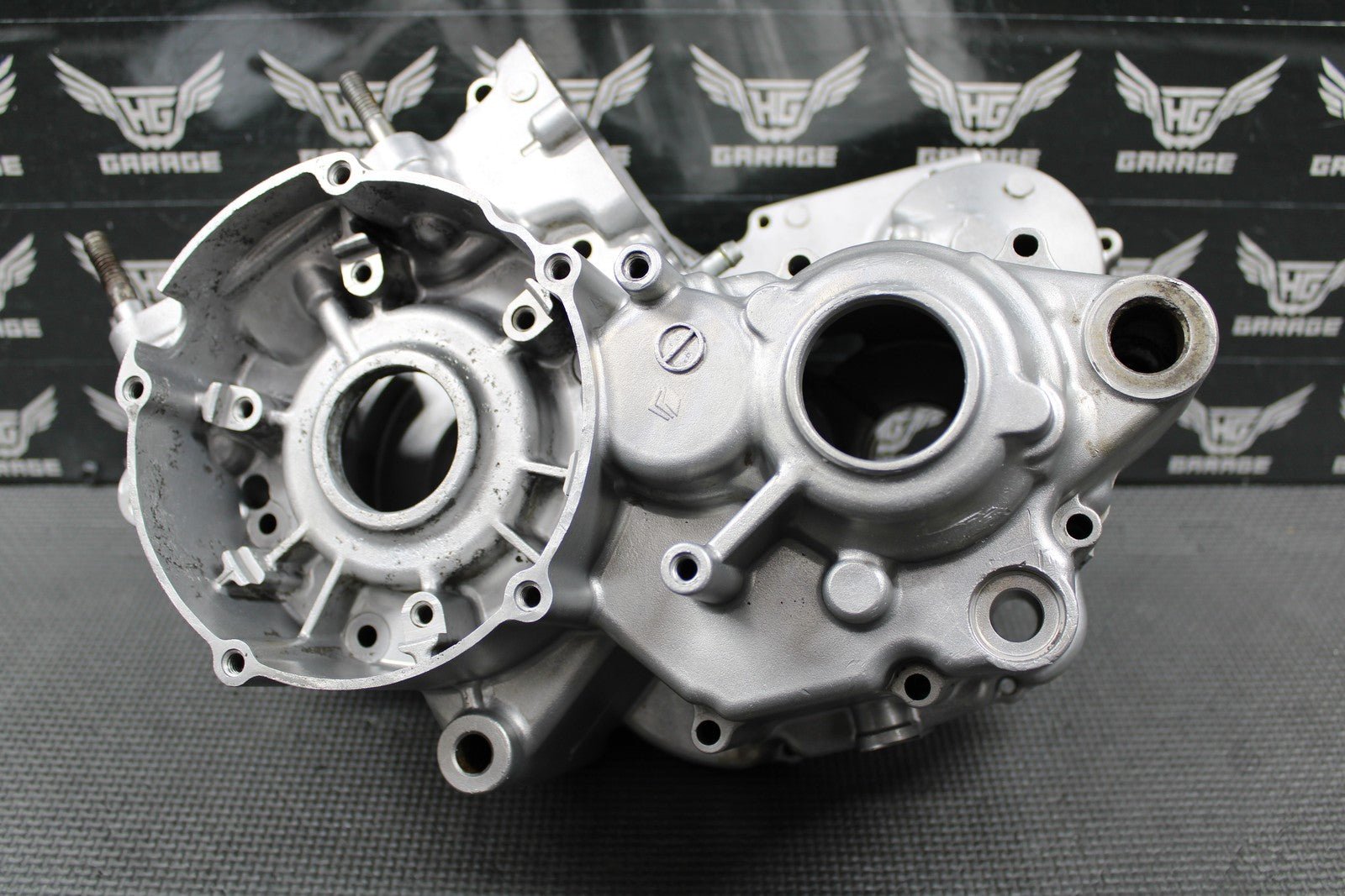 1992 KAWASAKI KX125 OEM LEFT RIGHT ENGINE MOTOR CRANKCASE CRANK CASES 14001 - 5314 - hggarage