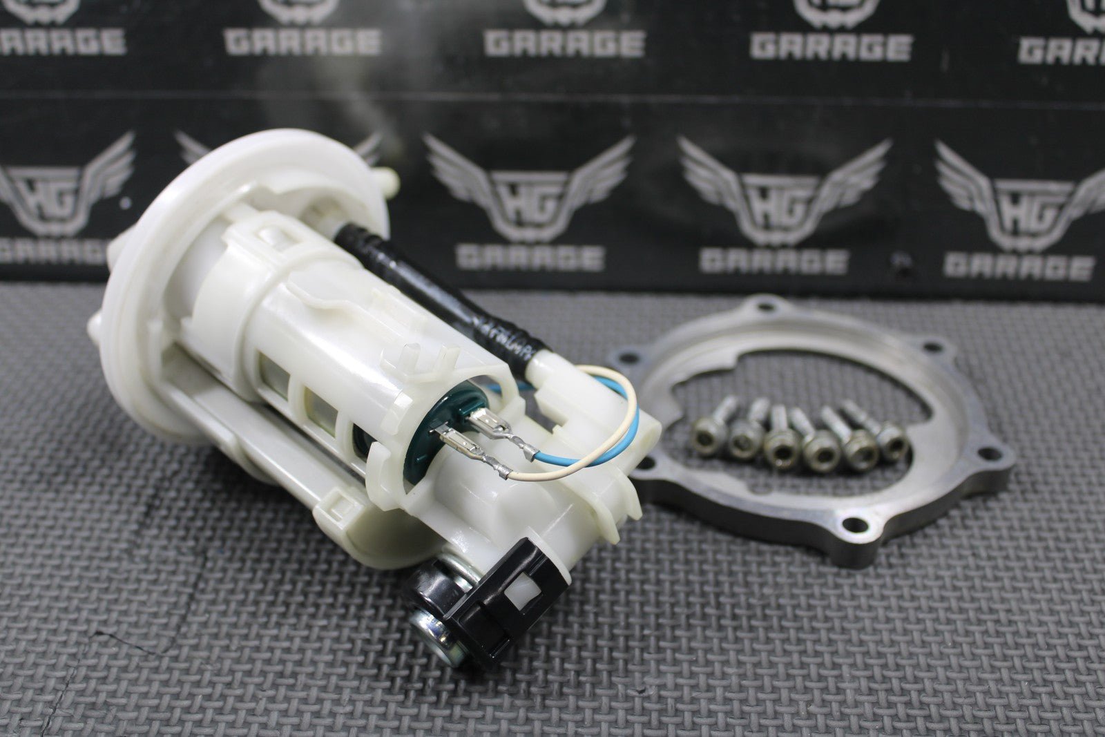 2020 YAMAHA 17 - 22 YZ250F YZ450F OEM GAS FUEL TANK PUMP UNIT 33D - 13907 - 02 - 00 GOOD - hggarage
