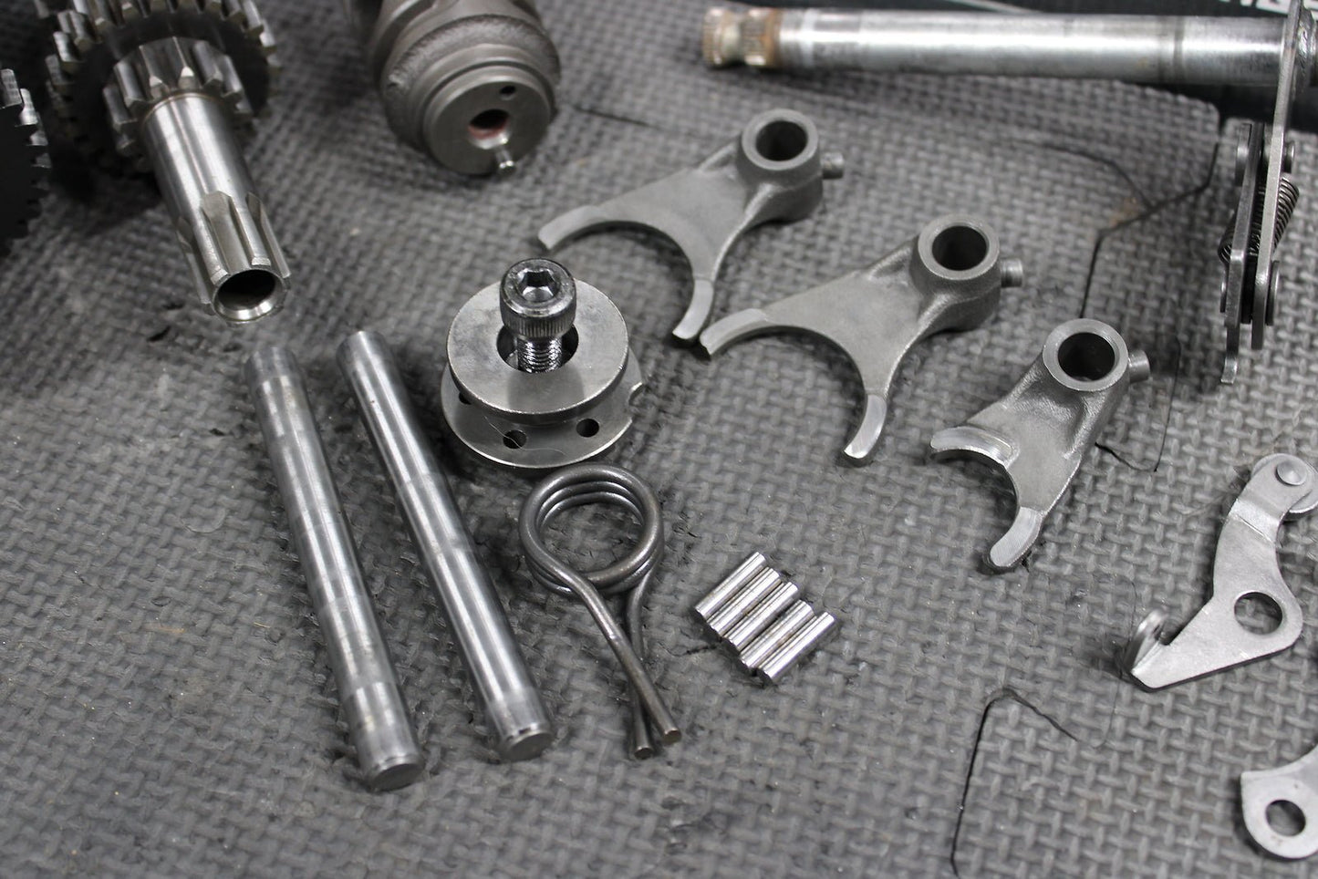 2000 Kawasaki KX65 OEM Engine Transmission Tranny Assembly Gears - hggarage