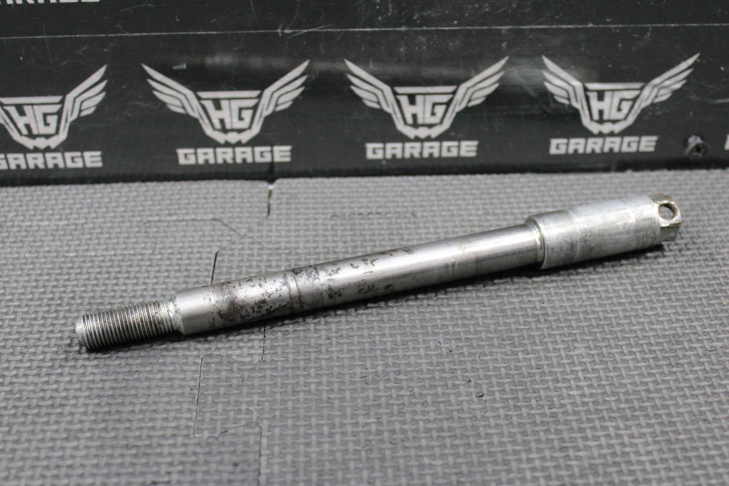 1999 HONDA XR200R 85 - 02 OEM FRONT WHEEL RIM AXLE PIVOT BOLT 44301 - KK0 - 770 - hggarage
