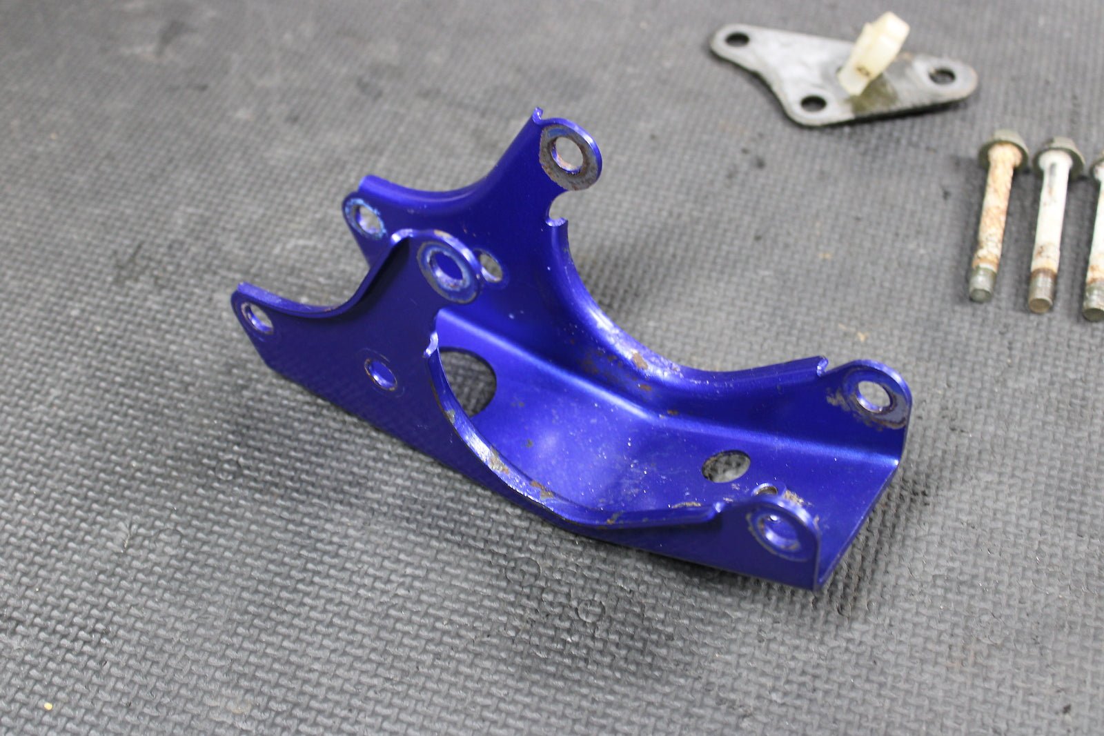 2001 YAMAHA 00 - 02 TTR225 2002 XT225 OEM ENGINE MOTOR MOUNT STAY BRACKETS - hggarage
