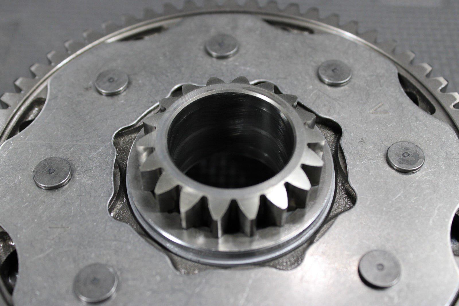 2007 HONDA CRF450R OEM CLUTCH BASKET 22100 - MEN - A00 - hggarage