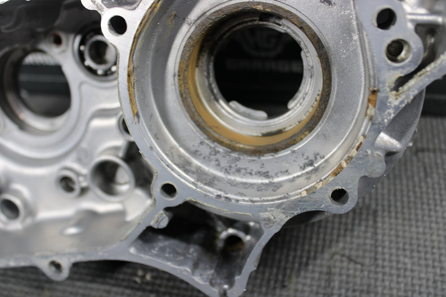 2001 KAWASAKI 01 - 05 KX100 KX85 OEM LEFT RIGHT ENGINE MOTOR CRANKCASE CRANK CASES - hggarage