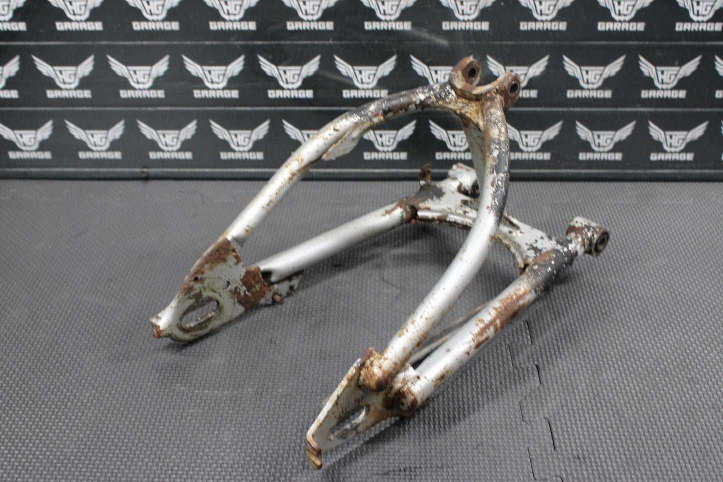 1985 YAMAHA PW80 OEM SWINGARM SWING ARM SUSPENSION - hggarage