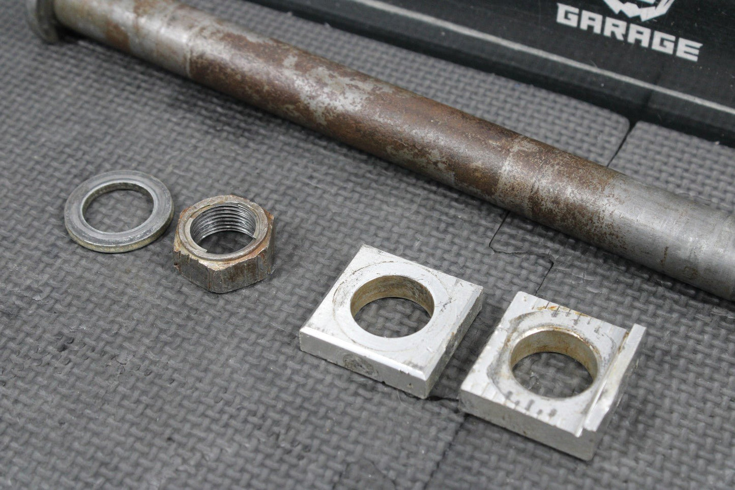 2006 YAMAHA YZ250F OEM REAR AXLE BACK WHEEL RIM PIVOT BOLT AXEL 1C3 - 25381 - 90 - 00 - hggarage