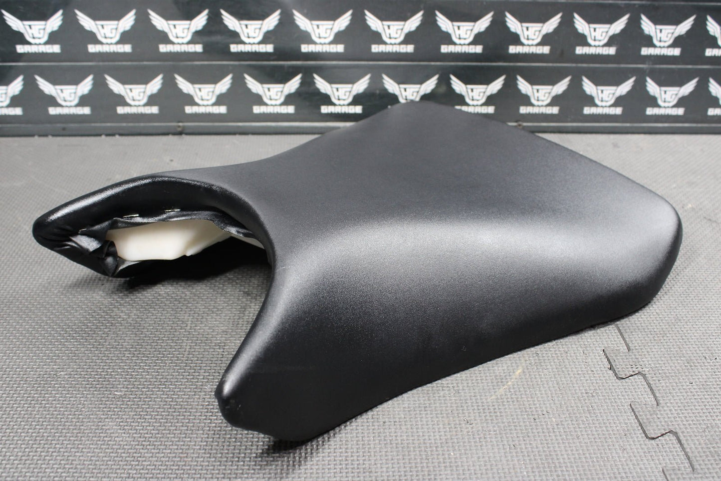 2009 Yamaha 03 - 05 YZF R6 06 - 09 R6S OEM Front Drivers Seat Pad Saddle Nice! - hggarage
