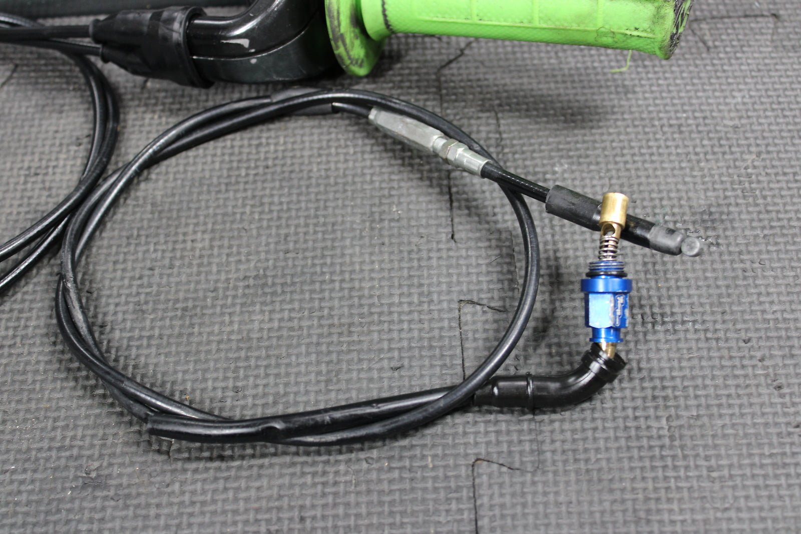 2002 HONDA CRF450R OEM RIGHT THROTTLE GRIP TOKYO MODS ENGINE HOTSTART 53167 - MEB - hggarage