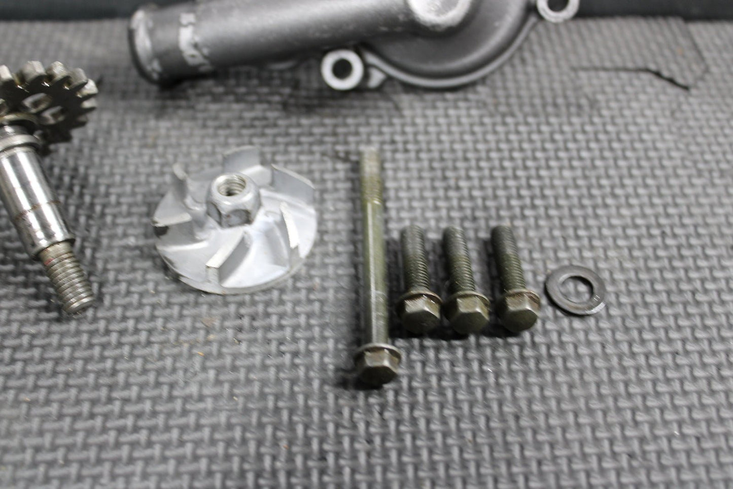 2002 YAMAHA 01 - 09 / 11 - 13 WR250F 01 - 09 / 2012 2013 YZ250F OEM ENGINE WATER PUMP - hggarage