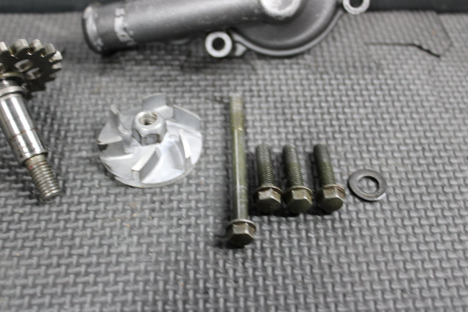 2002 YAMAHA 01 - 09 / 11 - 13 WR250F 01 - 09 / 2012 2013 YZ250F OEM ENGINE WATER PUMP - hggarage