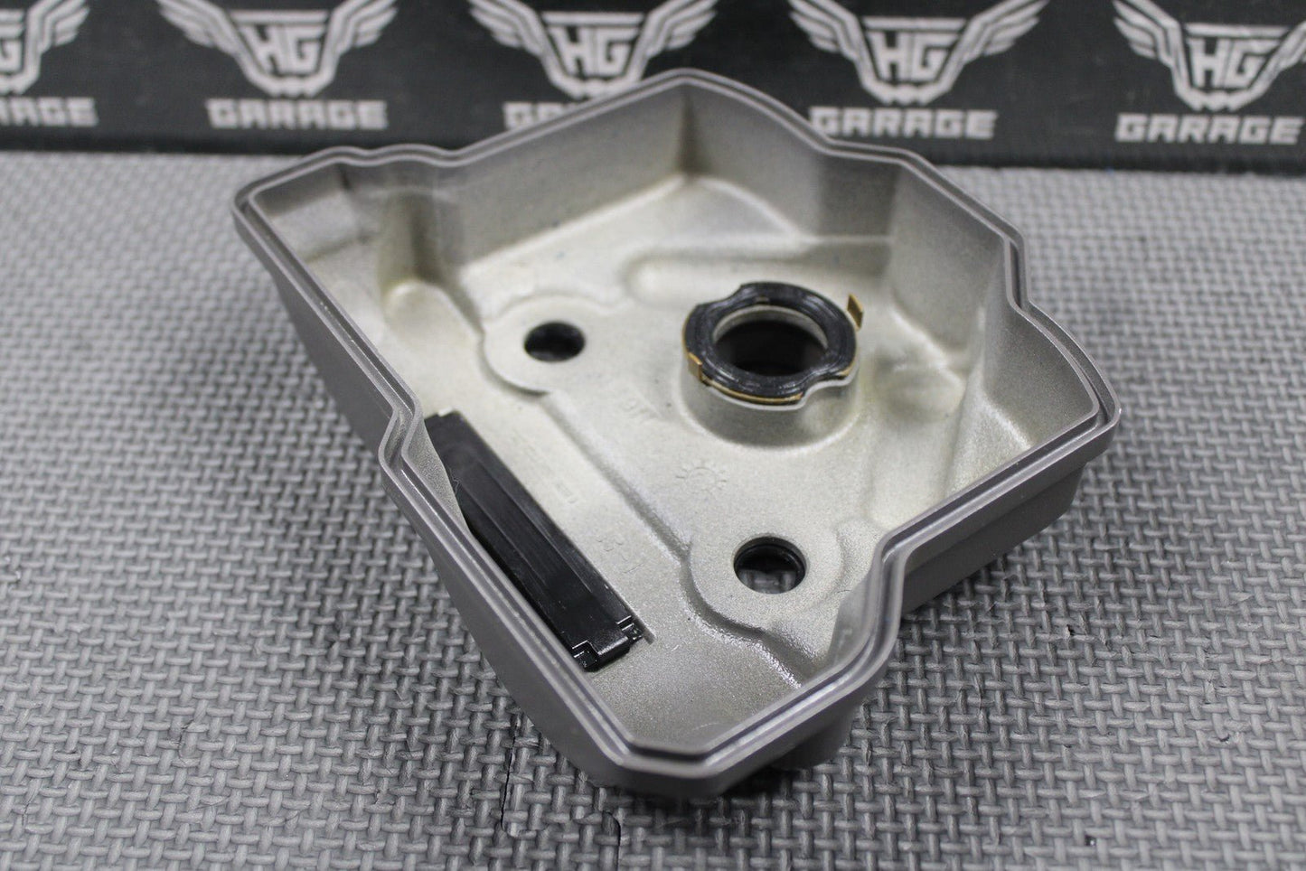 2020 SUZUKI 17 - 25 RMZ250 OEM CYLINER HEAD VALVE COVER & BOLTS 11171 - 49H01 NICE - hggarage