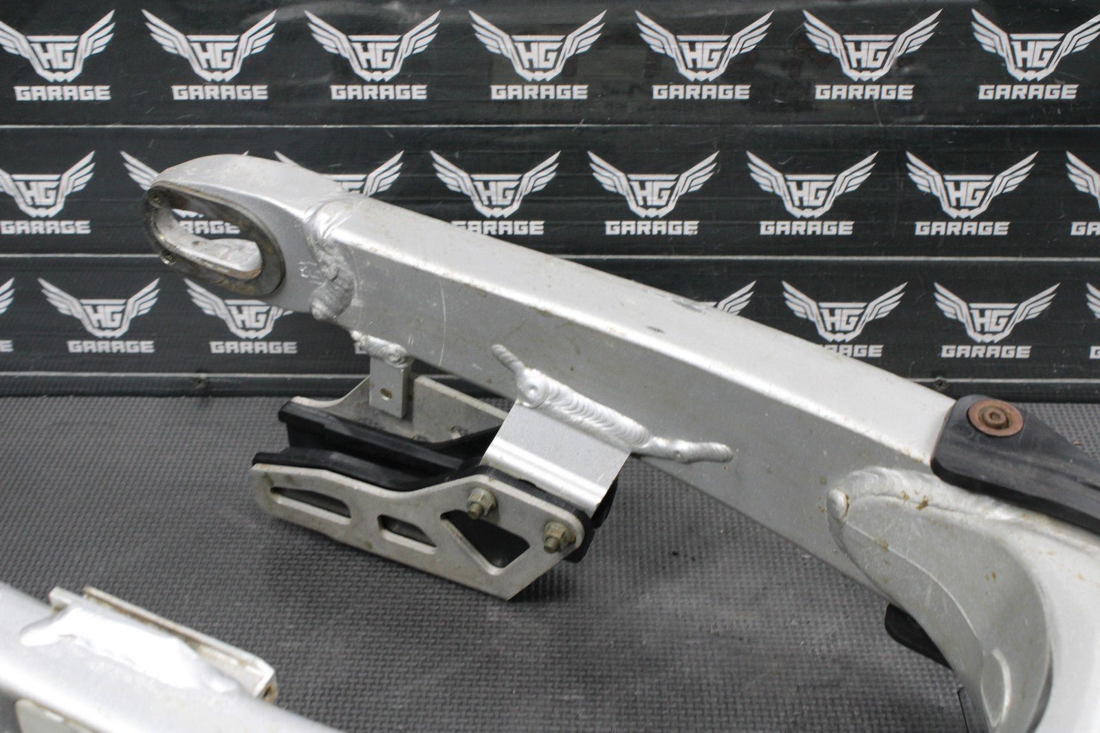 2002 YAMAHA YZ250 OEM 2T SWINGARM SWING ARM SUSPENSION REAR ARM 5NY - 22110 - 00 - 00 - hggarage
