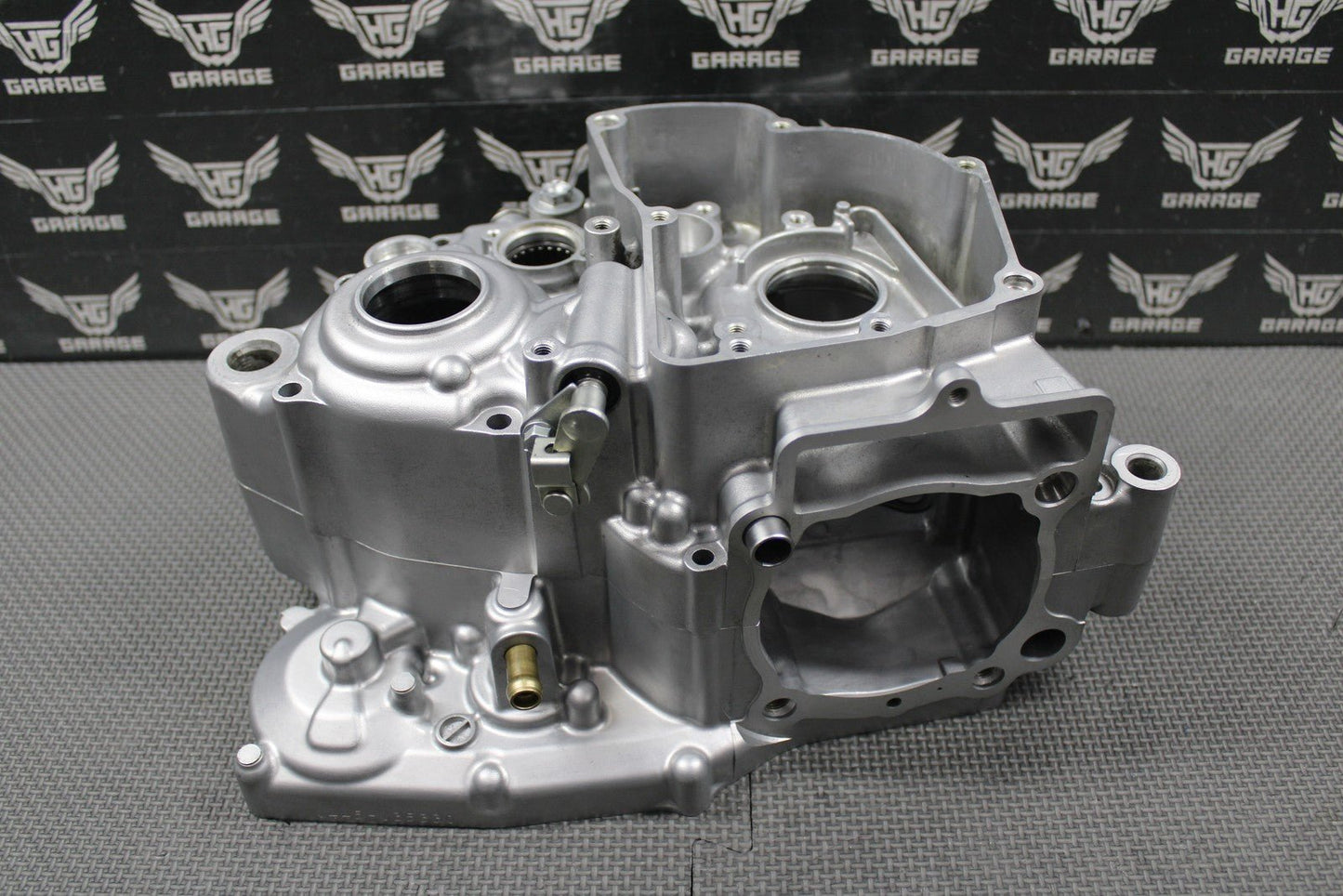 2020 SUZUKI RMZ250 OEM LEFT RIGHT ENGINE CRANKCASE CRANK CASES 11301 - 49850 MINT! - hggarage