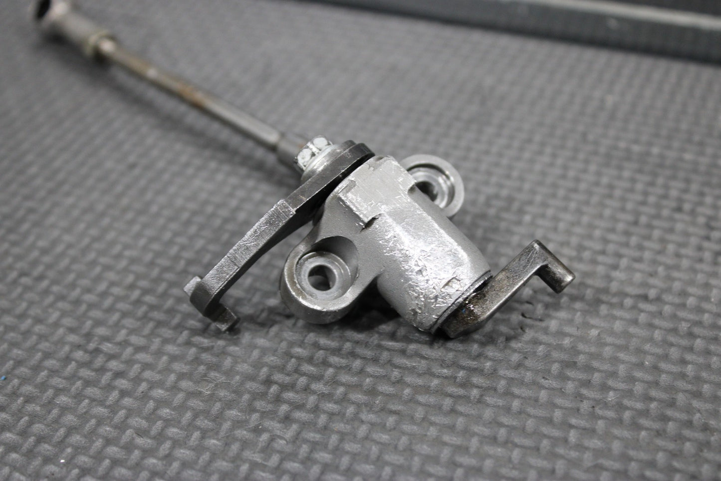 2000 KTM 250 EXC OEM ENGINE POWERVALVE EXHUAST VALVE LINKAGE GOVERNOR - hggarage