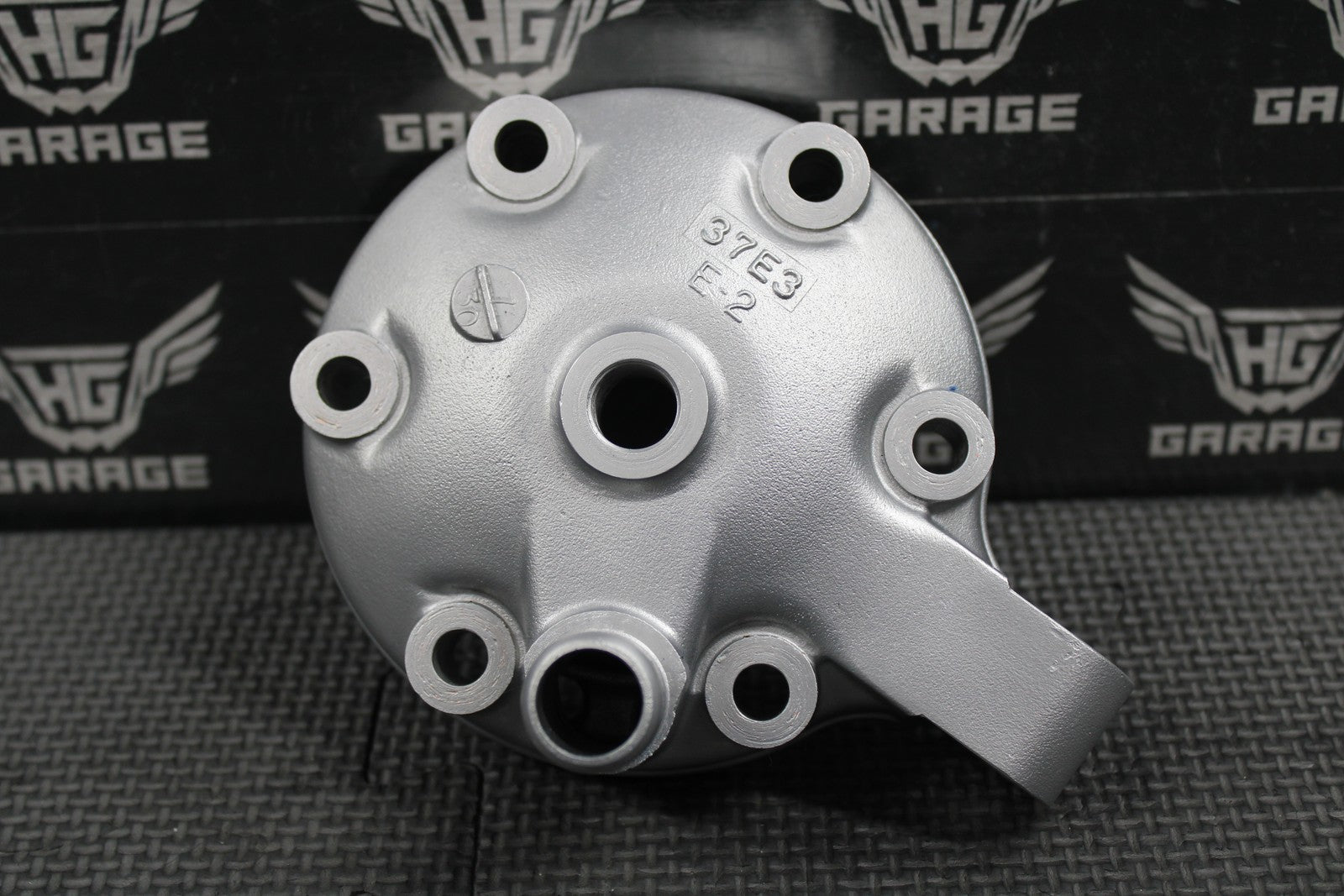 1999 SUZUKI RM250 MODEL X OEM CYLINDER HEAD COVER CAP DOME 11111 - 37E30 NICE! - hggarage