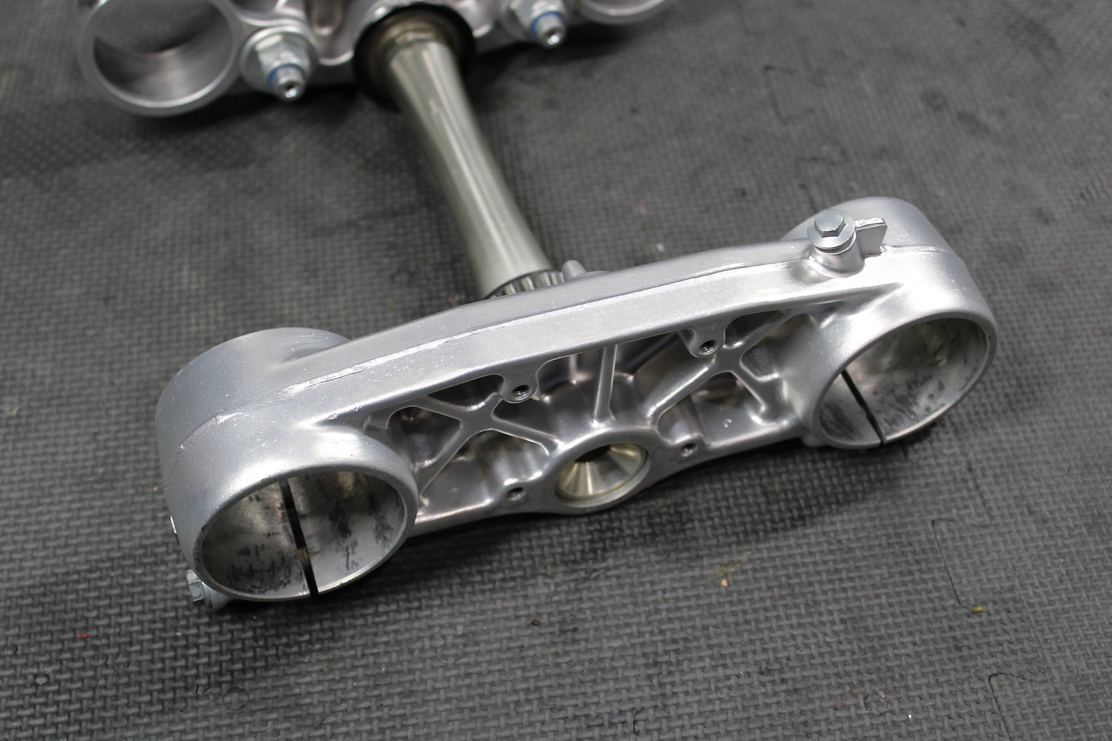 2006 HONDA CRF250R OEM FRONT FORKS LOWER UPPER TRIPLE TREE STEM CLAMP - hggarage