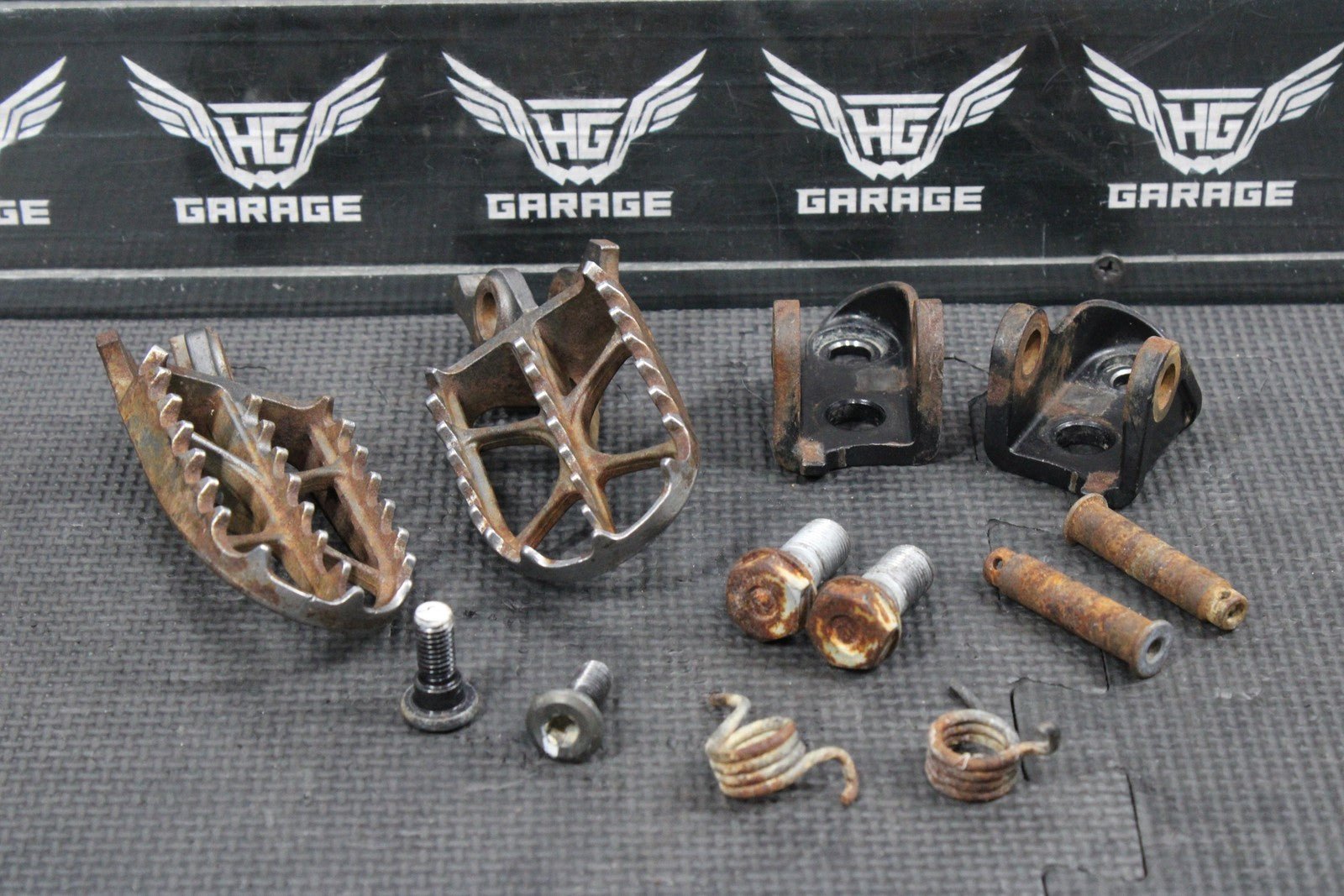 2018 HONDA CRF250R OEM FOOT PEGS PEDALS FRAME STAND FOOTPEG PEDAL - hggarage