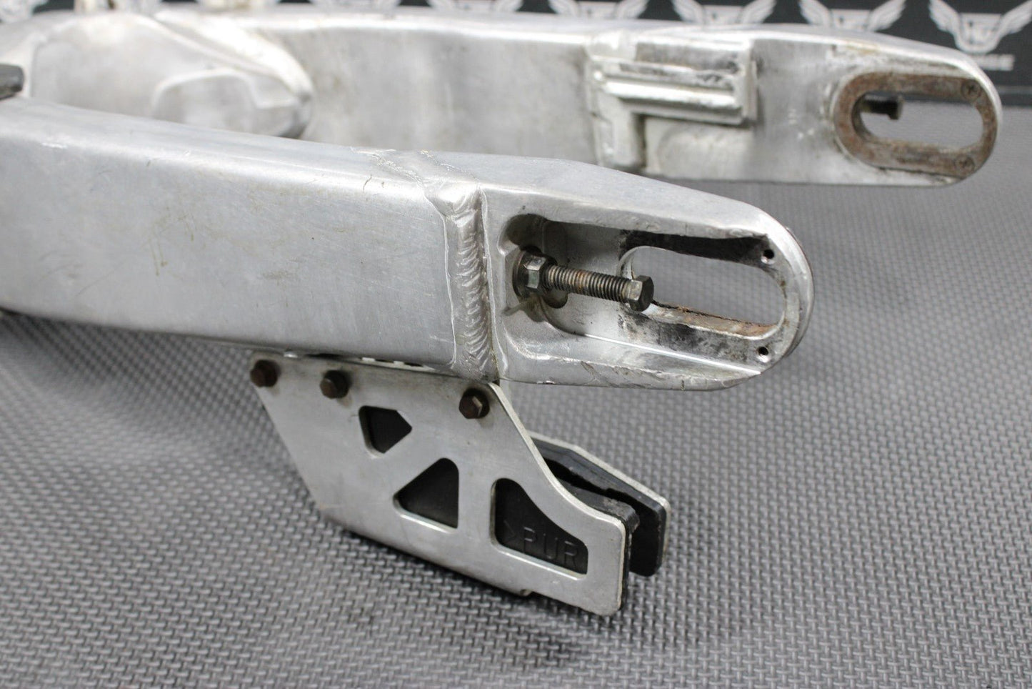2001 YAMAHA 99 - 01 YZ250 OEM SWINGARM SWING ARM SUSPENSION 5MV - 22110 - 00 - 00 - hggarage