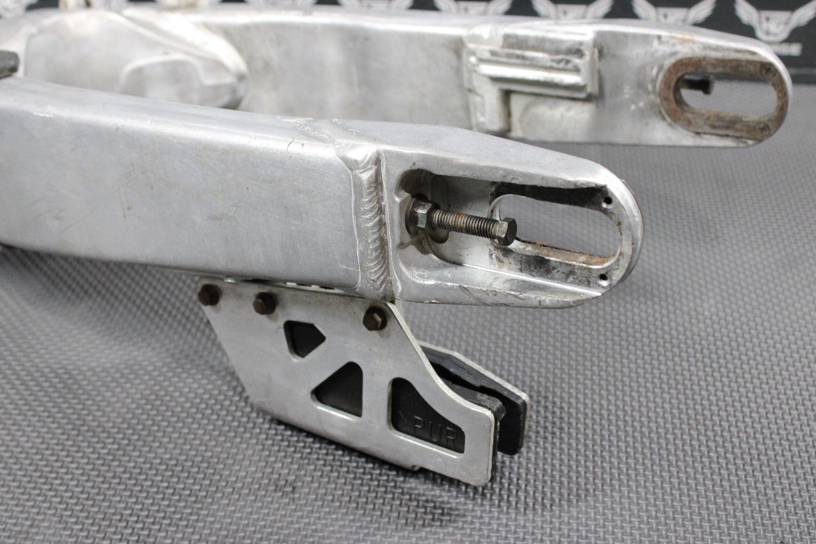 2001 YAMAHA 99 - 01 YZ250 OEM SWINGARM SWING ARM SUSPENSION 5MV - 22110 - 00 - 00 - hggarage