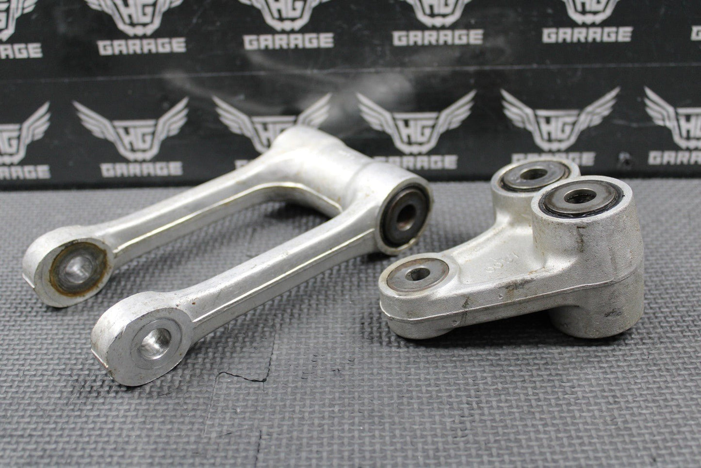 2007 06 - 08 KAWASAKI KX250F OEM REAR SHOCK SWINGARM LINKAGE DOGBONE 39007 - 0057 - hggarage