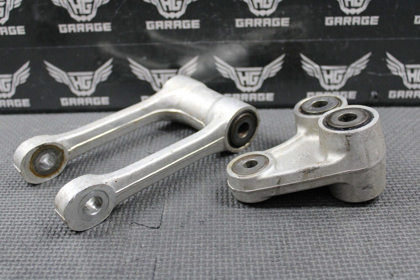 2007 06 - 08 KAWASAKI KX250F OEM REAR SHOCK SWINGARM LINKAGE DOGBONE 39007 - 0057 - hggarage