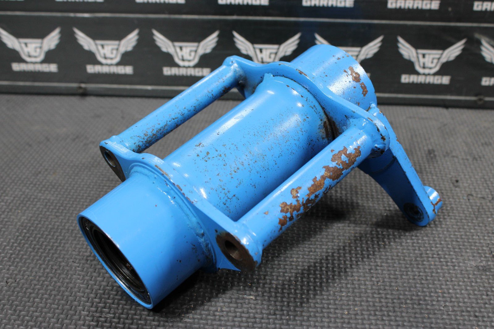 1991 YAMAHA BANSHEE 350 OEM REAR BACK AXLE CARRIER BEARING HOUSING ASSEMBLY - hggarage