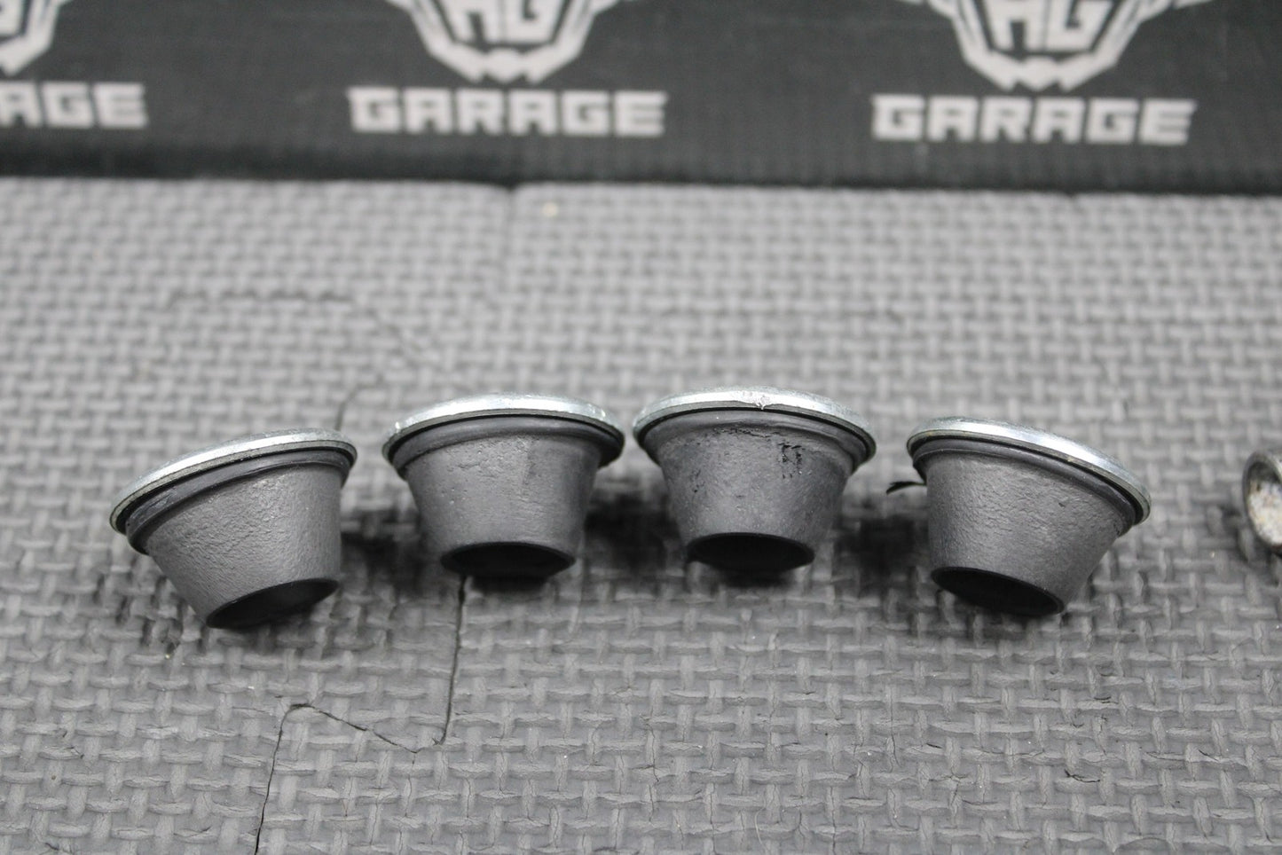 2019 SUZUKI 16 - 25 RMZ250 OEM LOWER HANDLEBAR HOLDER BAR CLAMPS 1 - 1/8 56221 - 49H40 - hggarage