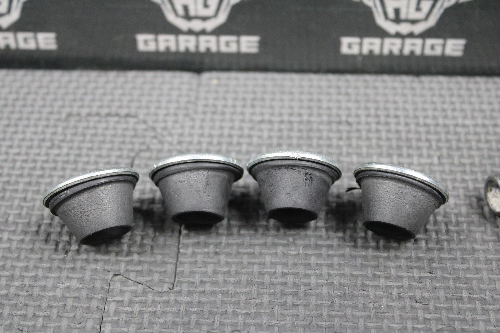 2019 SUZUKI 16 - 25 RMZ250 OEM LOWER HANDLEBAR HOLDER BAR CLAMPS 1 - 1/8 56221 - 49H40 - hggarage