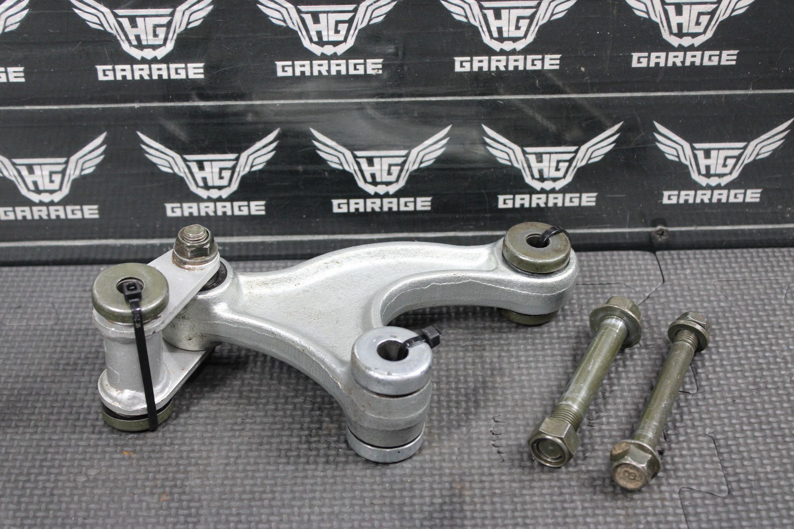 2000 YAMAHA TTR125 TTR125L OEM REAR SHOCK LINKAGE LINKS - hggarage