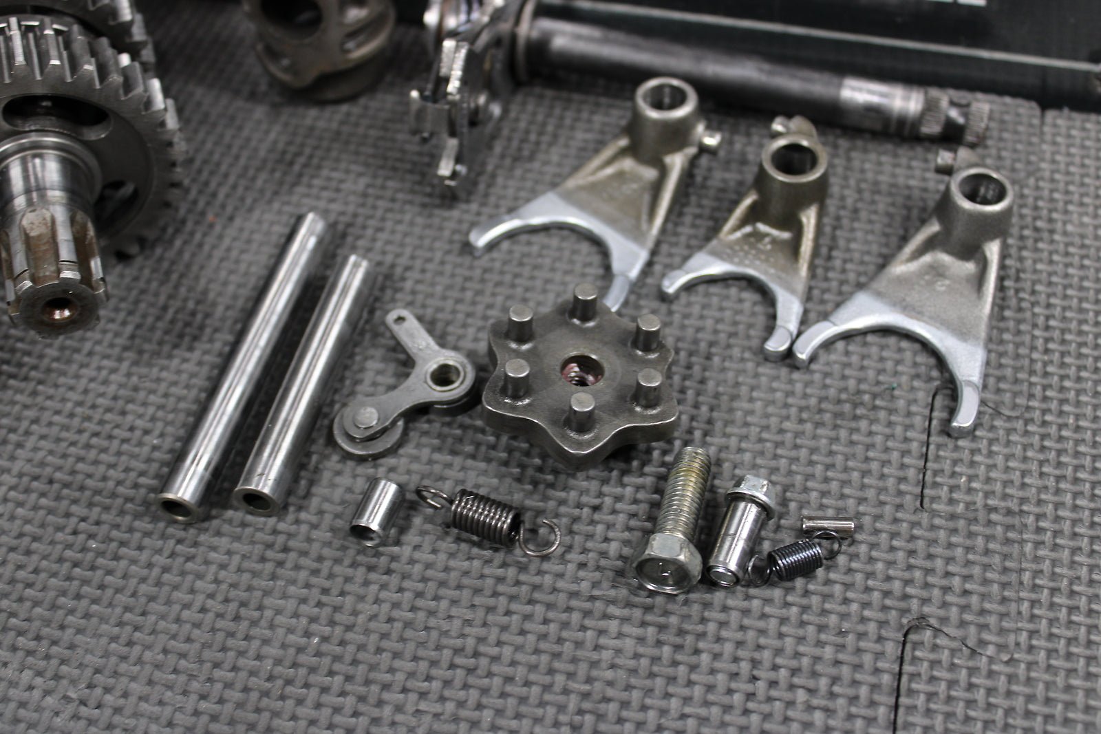 2008 KAWASAKI KX100 KX85 OEM ENGINE TRANSMISSION TRANNY ASSEMBLY GEARS - hggarage