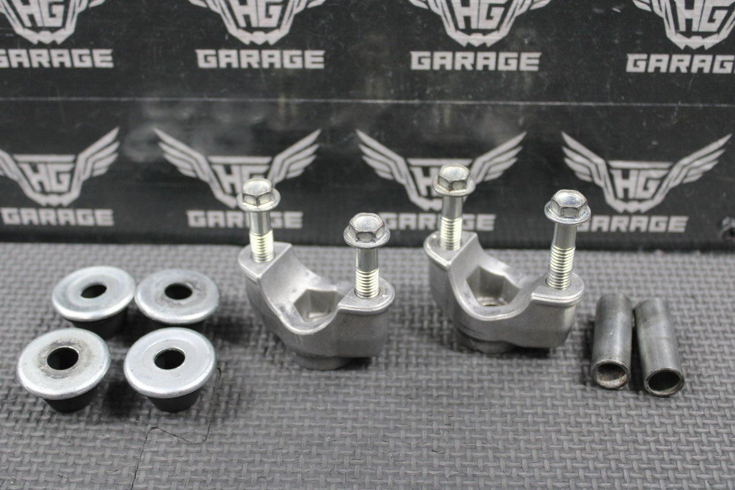 2019 SUZUKI 16 - 25 RMZ250 OEM LOWER HANDLEBAR HOLDER BAR CLAMPS 1 - 1/8 56221 - 49H40 - hggarage