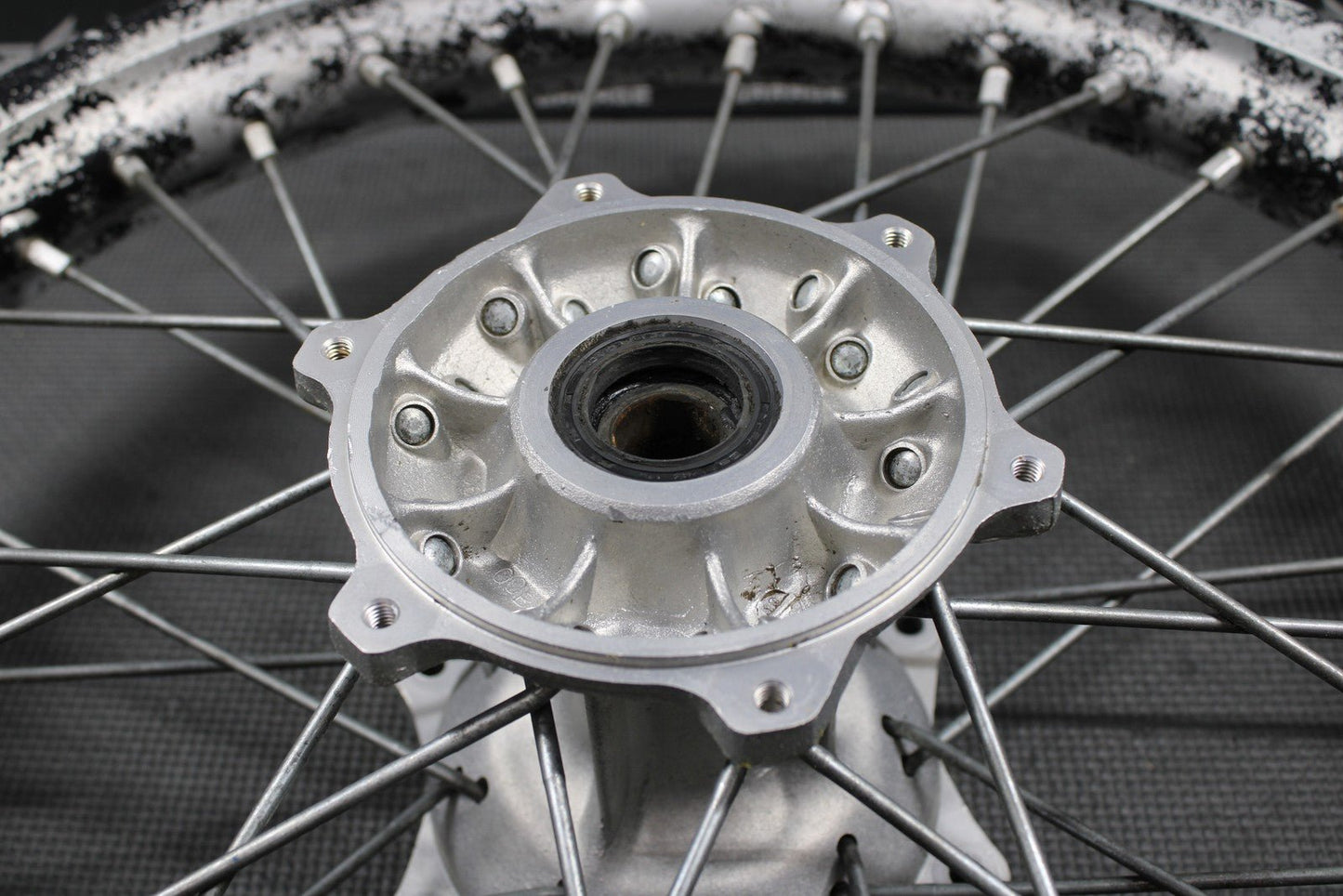 1999 SUZUKI 96 - 99 RM125 OEM 19" x 1.85" REAR BACK WHEEL RIM HUB 64111 - 43D00 - hggarage