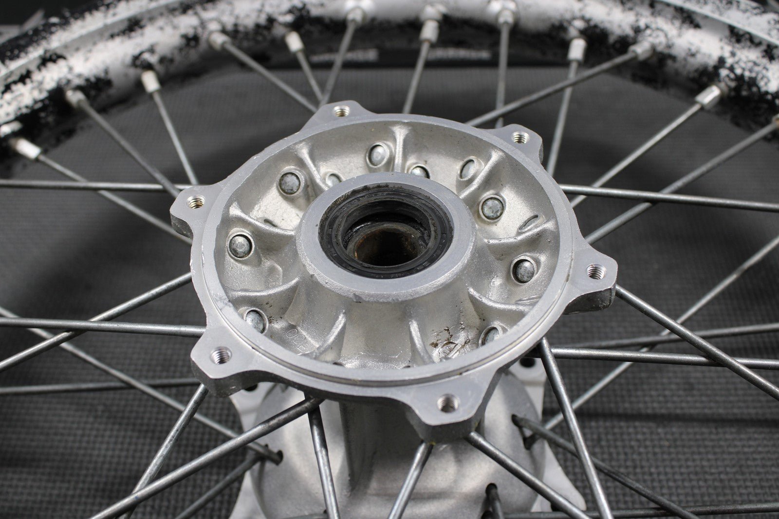 1999 SUZUKI 96 - 99 RM125 OEM 19" x 1.85" REAR BACK WHEEL RIM HUB 64111 - 43D00 - hggarage