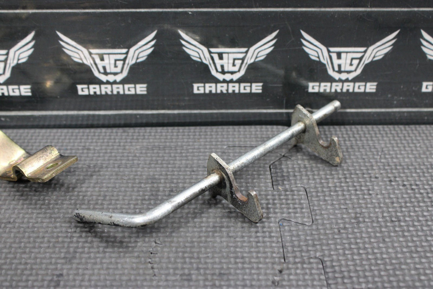 1997 YAMAHA 92 - 00 RT100 OEM SEAT SADDLE LATCH BRACKETLEVER 3UL - 24775 - 00 - 00 - hggarage