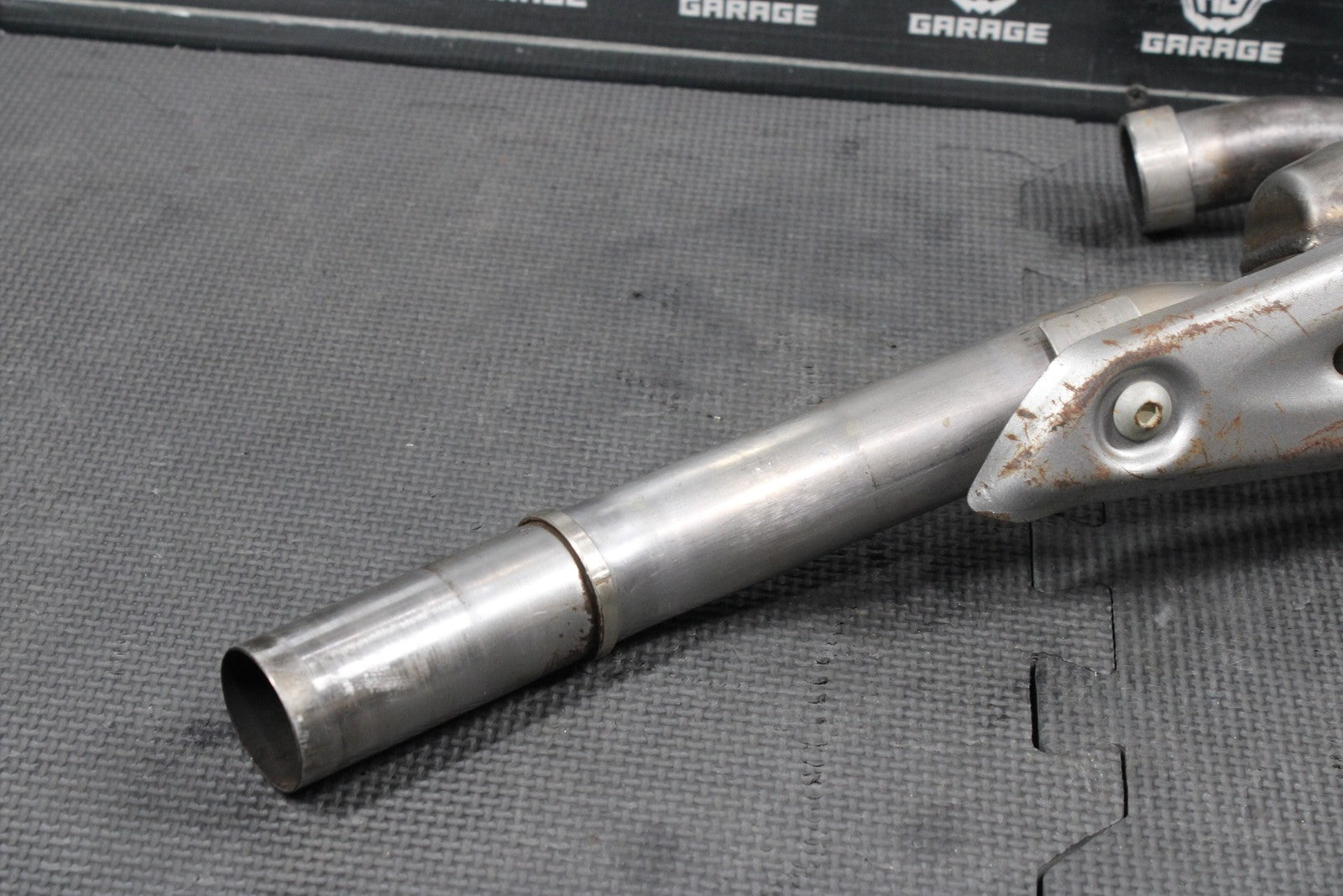 2018 HONDA CRF250R OEM RIGHT SIDE EXHAUST PIPE CHAMBER HEADER 18320 - K95 - A20 - hggarage