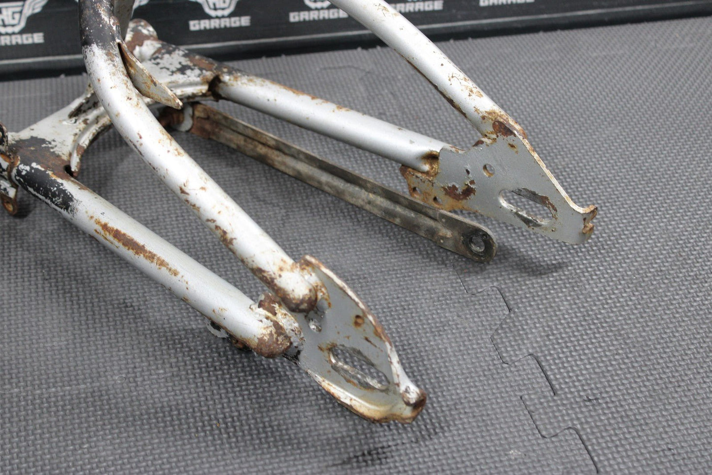 1985 YAMAHA PW80 OEM SWINGARM SWING ARM SUSPENSION - hggarage