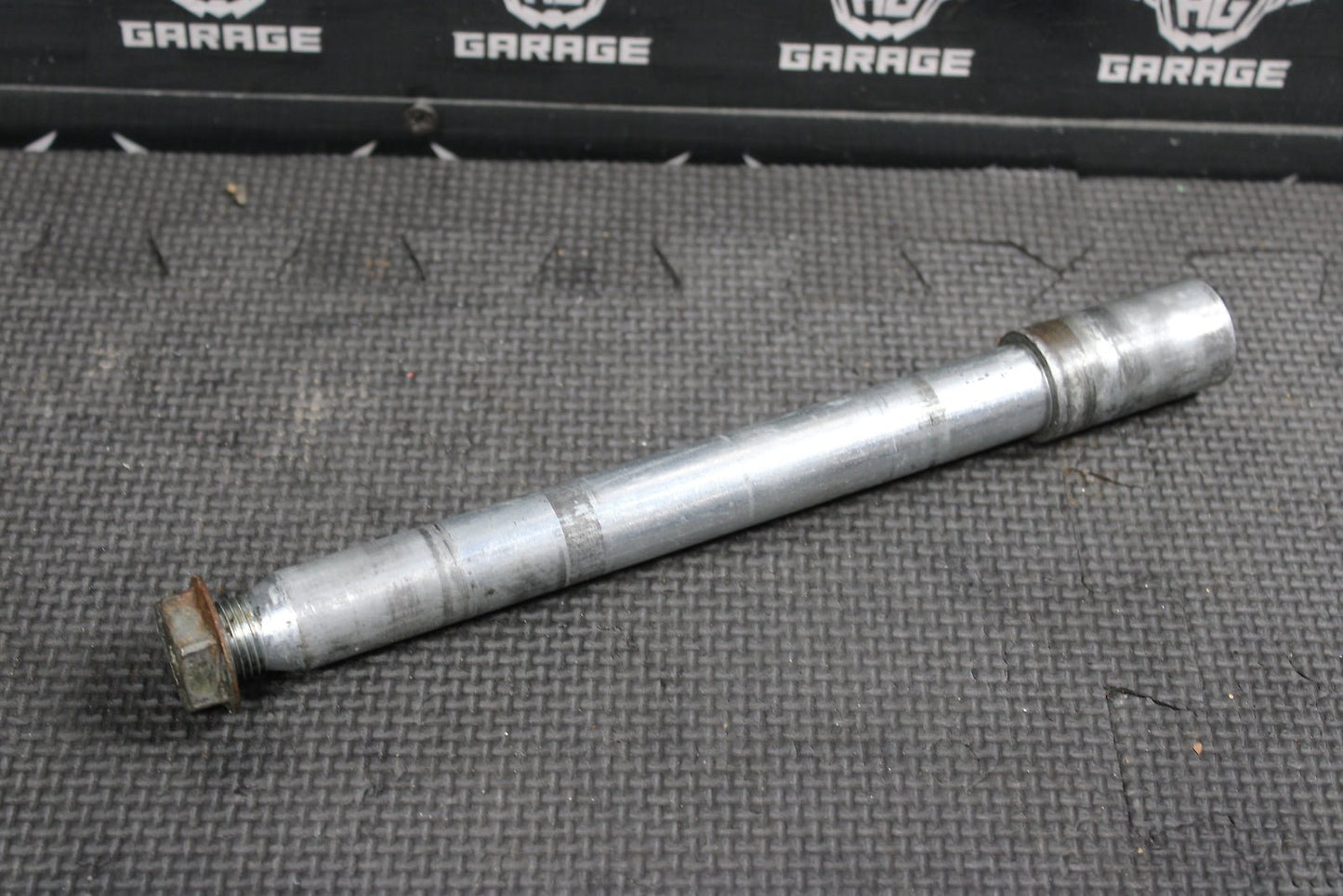 2004 YAMAHA YZ250F OEM FRONT WHEEL RIM AXLE PIVOT BOLT 5BE - 25181 - 00 - 00 - hggarage