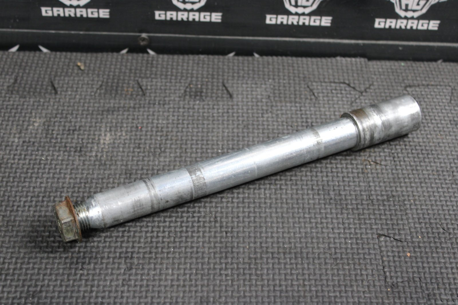 2004 YAMAHA YZ250F OEM FRONT WHEEL RIM AXLE PIVOT BOLT 5BE - 25181 - 00 - 00 - hggarage