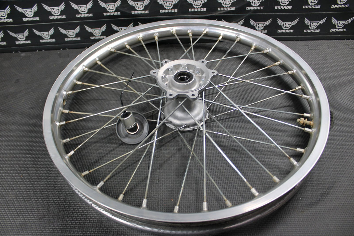 2002 HONDA 02 - 05 CRF450R OEM DID SILVER 21" FRONT WHEEL RIM HUB 44650 - KZ4 - 810 - hggarage