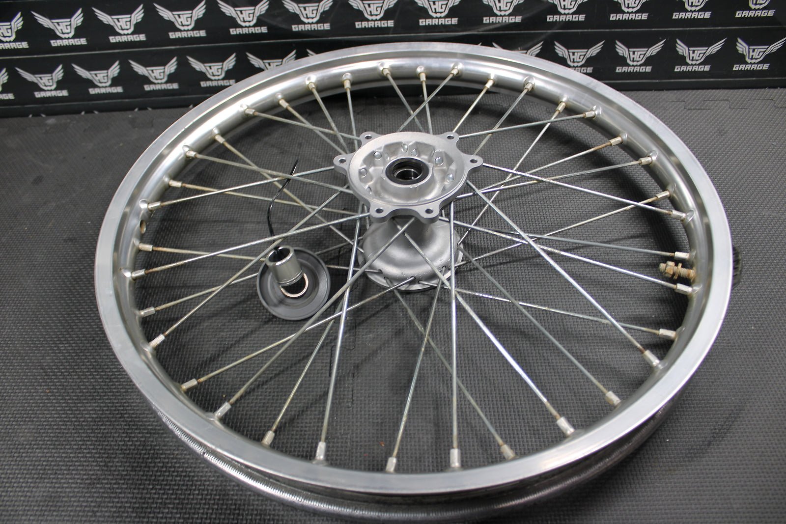 2002 HONDA 02 - 05 CRF450R OEM DID SILVER 21" FRONT WHEEL RIM HUB 44650 - KZ4 - 810 - hggarage
