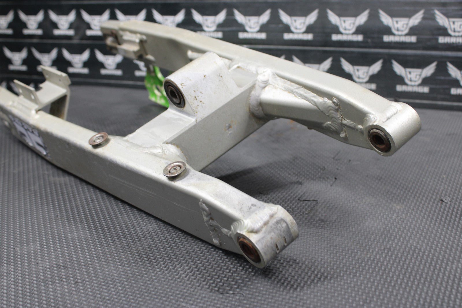 2001 KAWASAKI KX100 OEM SWINGARM SWING ARM SUSPENSION 33001 - 1543 - TX READ DESC! - hggarage