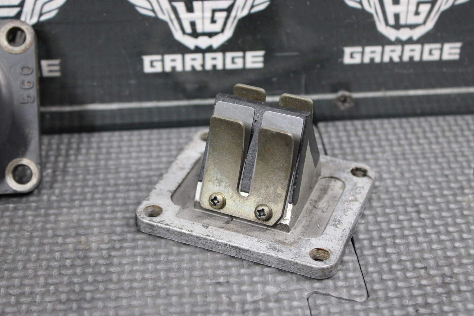 1997 YAMAHA 90 - 00 RT100 OEM INTAKE REED BLOCK ASSEMBLY 53V - 13610 - 00 - 00 - hggarage